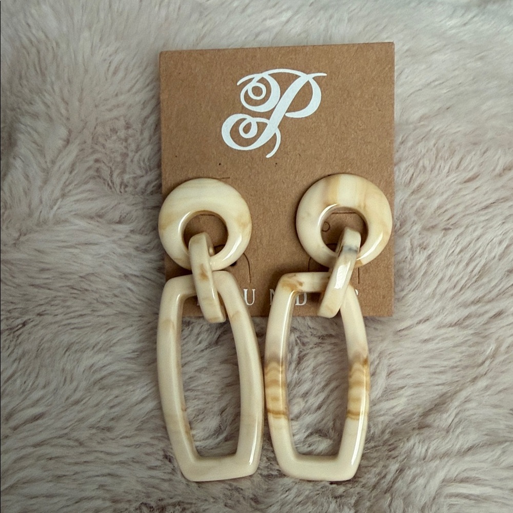 Plunder Cream Marble Resin Link Drop Earrings